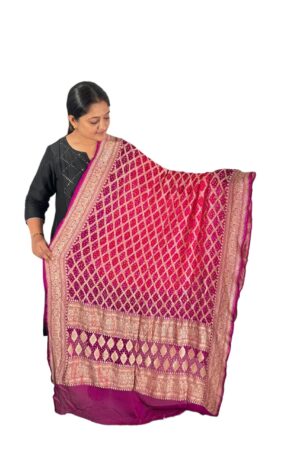 Maganta Pink Neem Jari Janglo Dupatta in Georgette