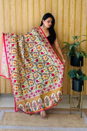 Off white pichwait print dupatta